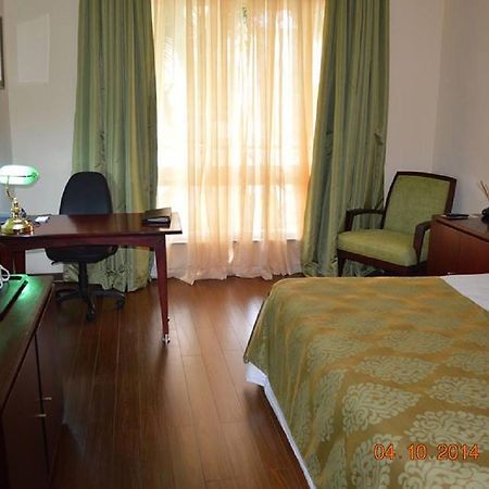 Oakwood Park Hotel Леки Екстериор снимка
