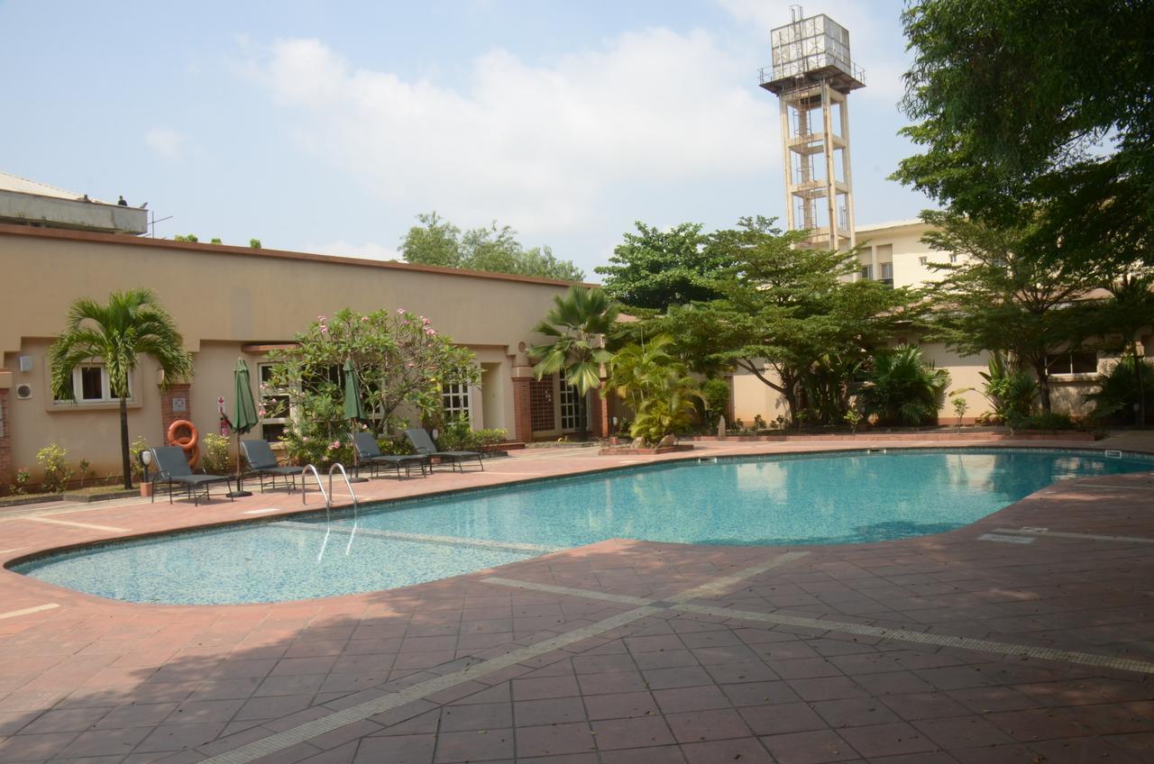 Oakwood Park Hotel Леки Екстериор снимка