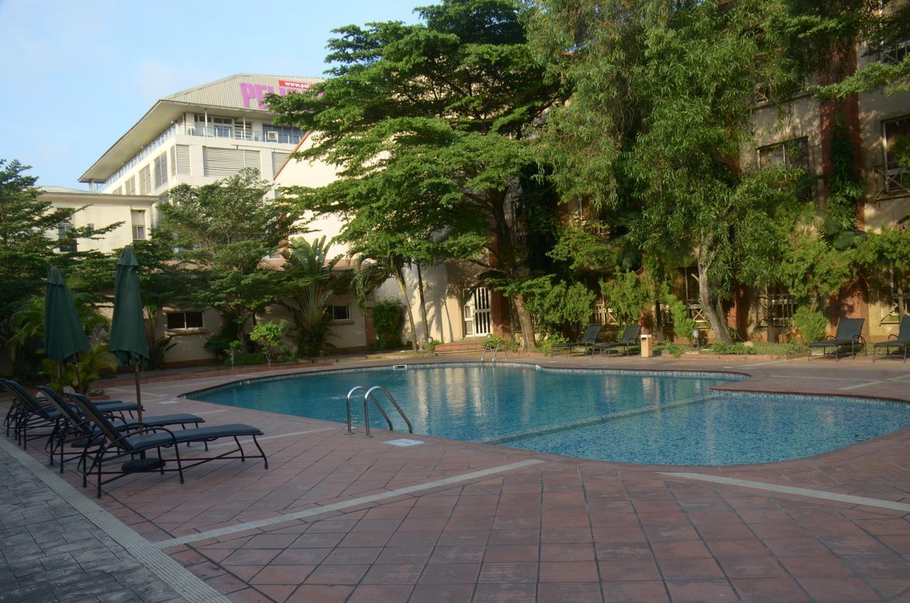 Oakwood Park Hotel Леки Екстериор снимка