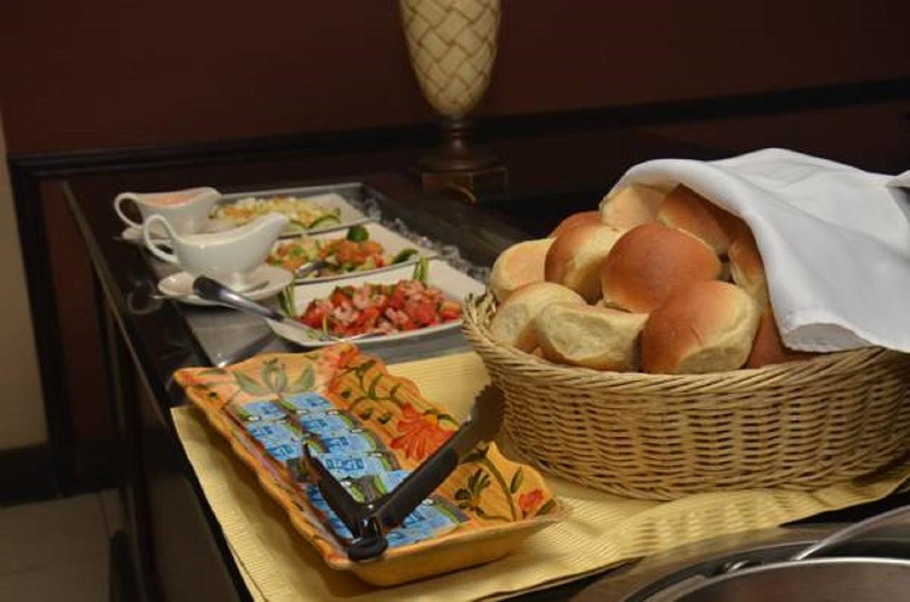 Oakwood Park Hotel Леки Екстериор снимка