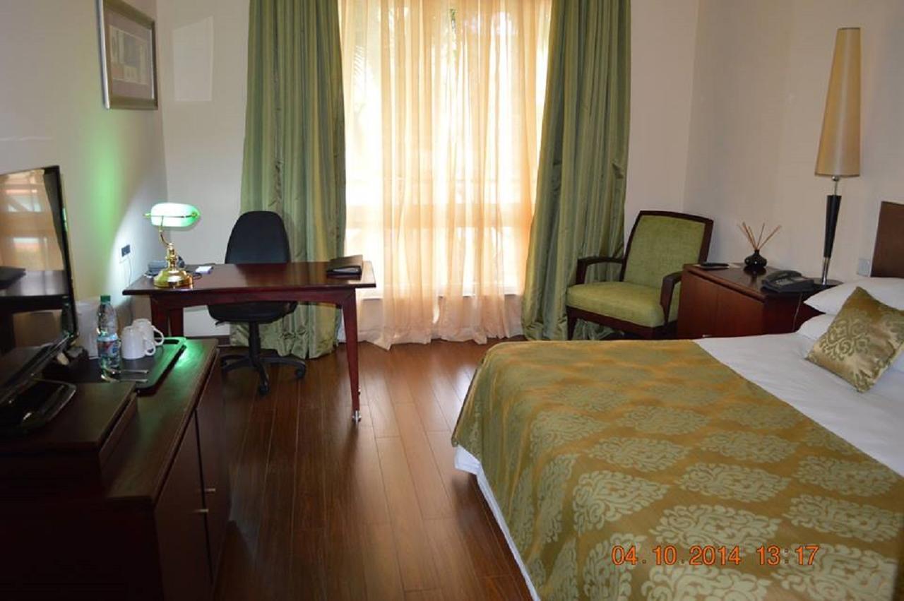 Oakwood Park Hotel Леки Екстериор снимка